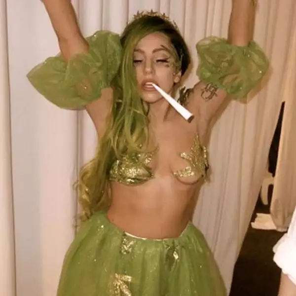 Esta vez, la cantante hizo levantar las cejas de muchos con su elección de disfraz para este Halloween.
