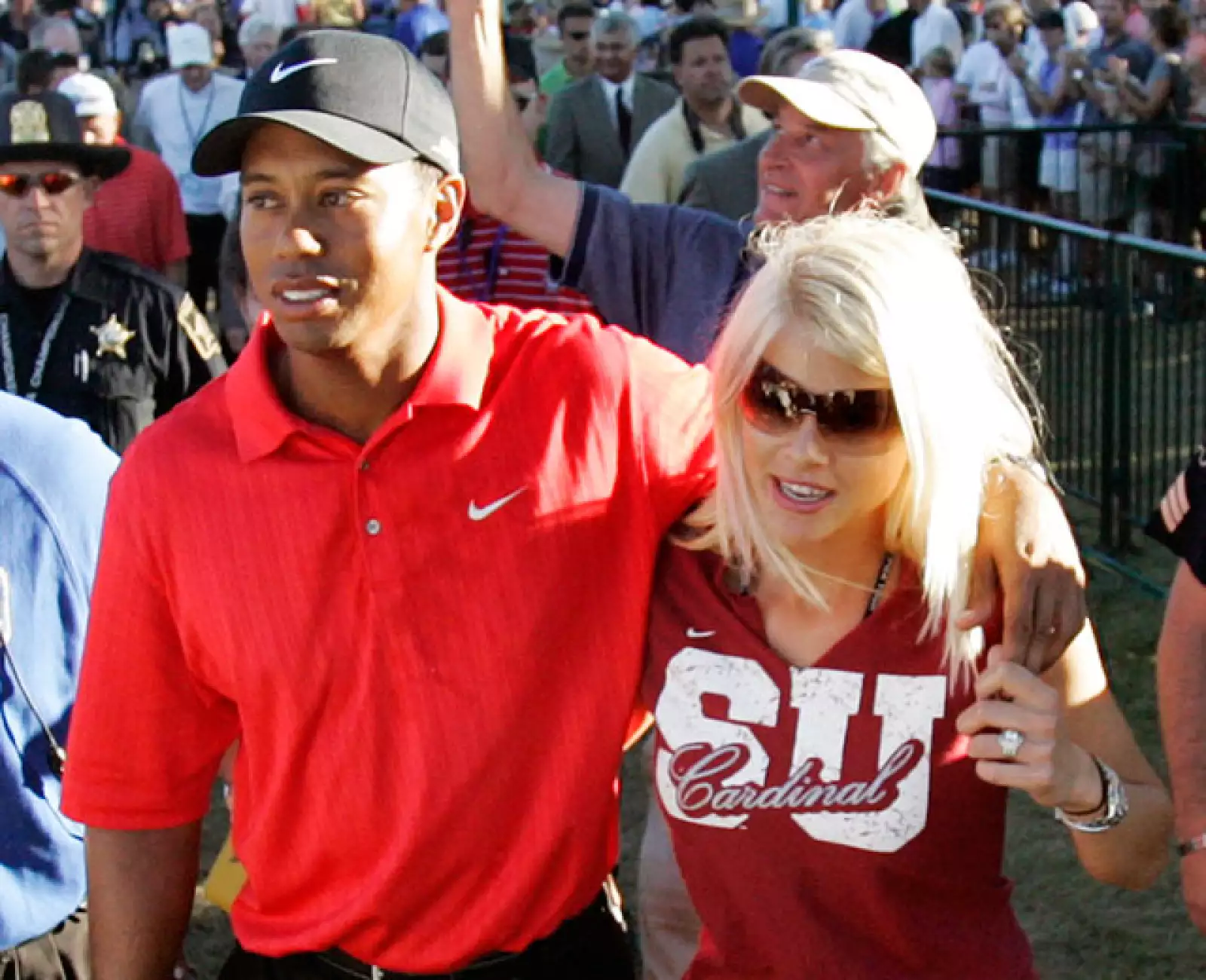 Tiger Woods y Elin Nordegren. Luego de cinco años de matrimonio el golfista más famoso del mundo se metió en un gran escándalo cuando luego de un choque automovilístico se supo que había tenido 14 amantes durante sus años casado. La pareja se divorció en 2010 y tienen dos hijos.
