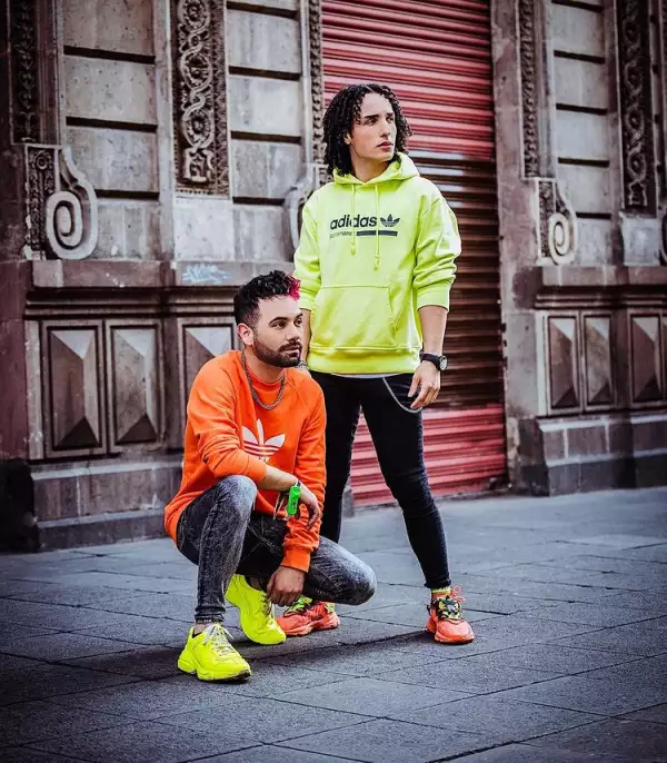 Exponen romance de Los Rulés, amigos de Danna Paola; exigen respeto