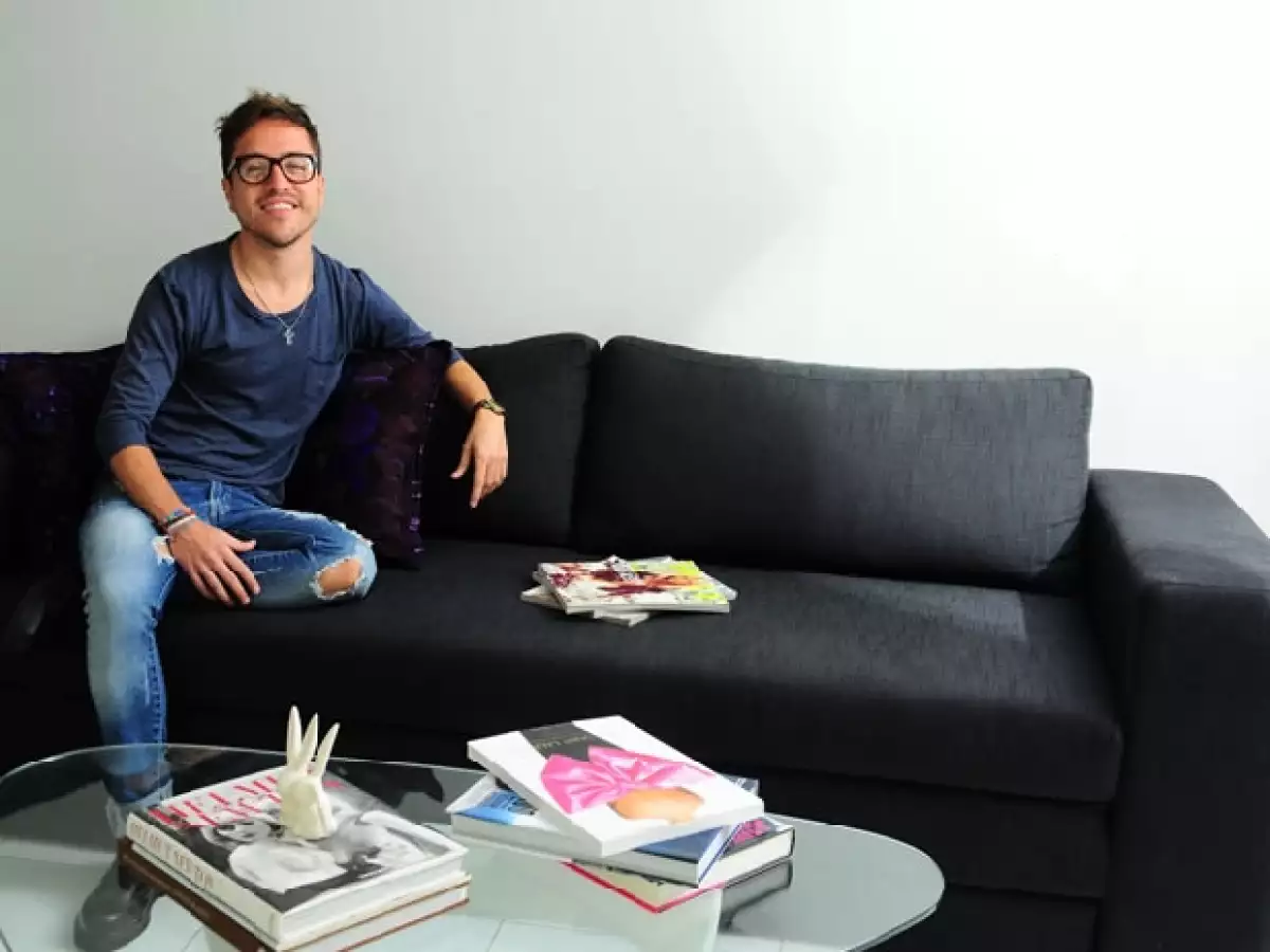 Ãlvaro Valadéz estudió una maestrÃa en moda en Marangoni, ParÃs.