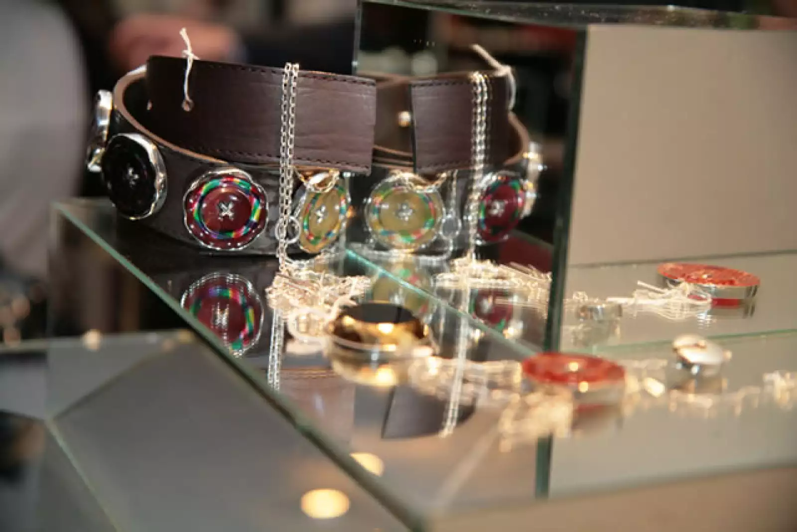 Joyeria diseñada con botones