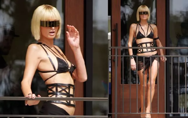 La heredera de los hoteles posó con un traje de baño de piel negro durante un shooting que realizó en el hotel Santa Monica el jueves pasado.