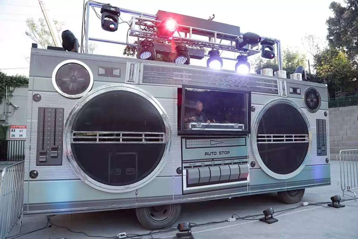 DJ