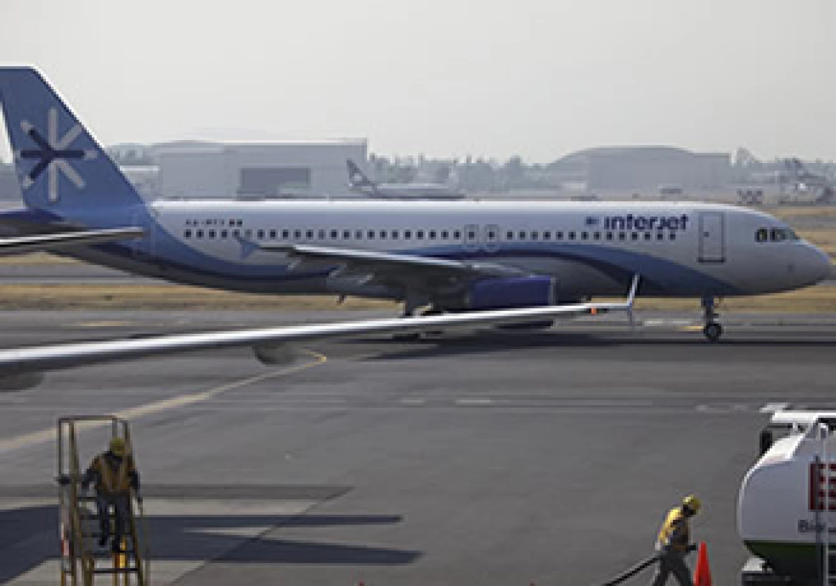 Interjet y VivaAerobus ofrecen las tarifas de avión más económicas. (Foto: AP)