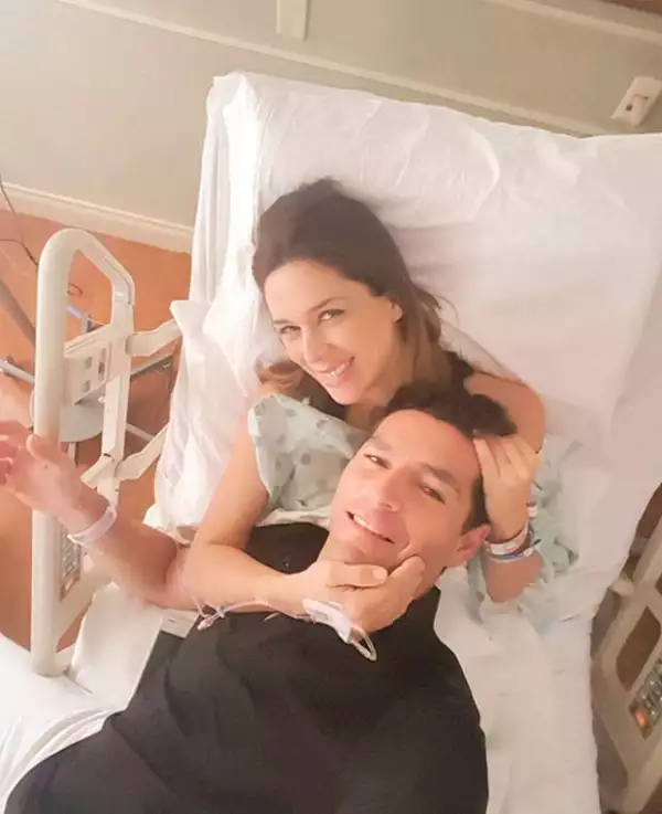 Hace una semana, la pareja le dio la bienvenida a su tercer hija, Renata.