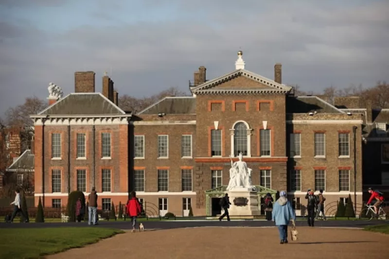 Nada es imposible para una pareja de herederos tan poderosa, pues la hermana menor de Paris Hilton y su prometido James Rothschild se casarán en el Palacio de Kengsinton.