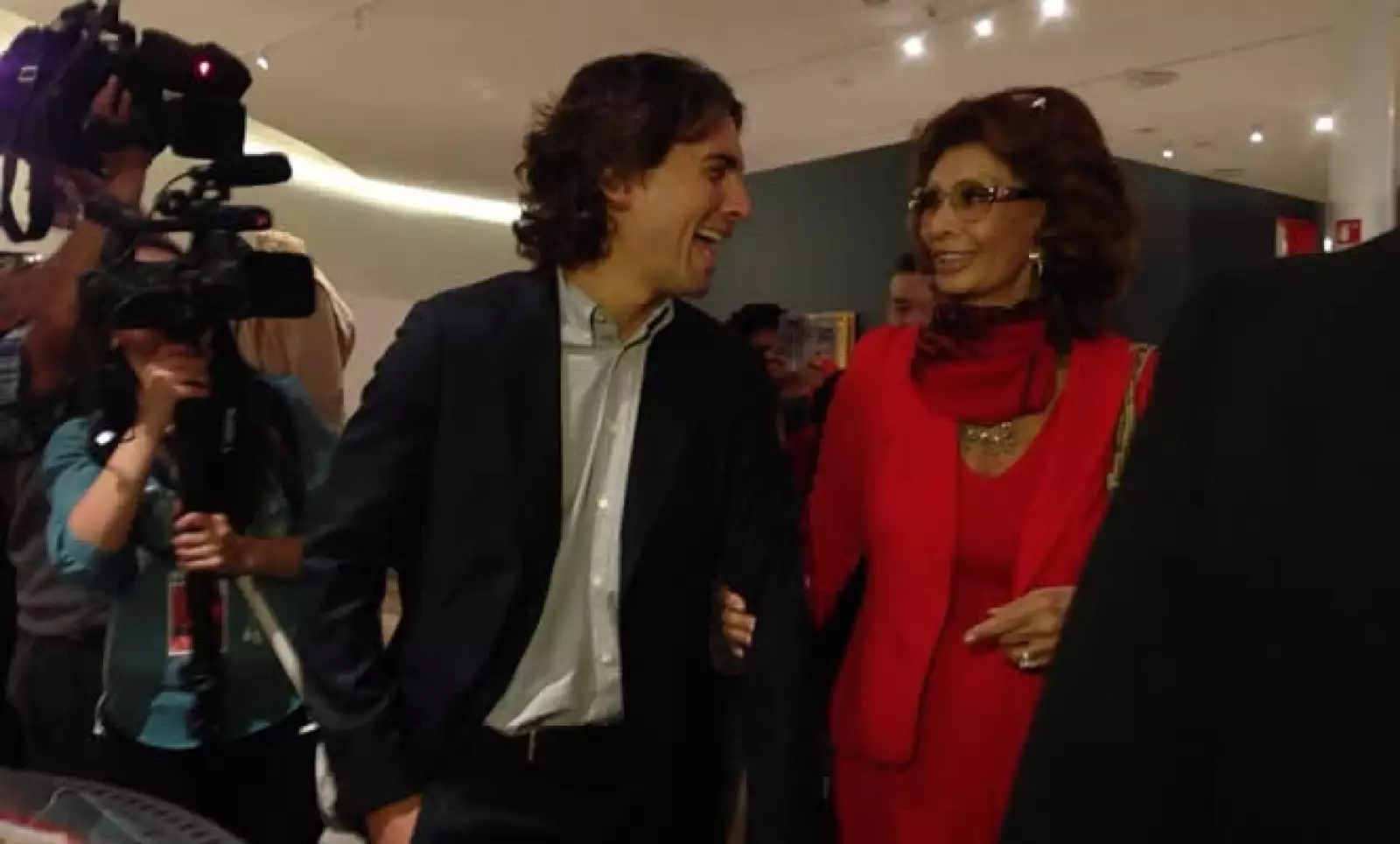 Carlo Ponti, hijo de la actriz, acompañó a Loren durante la inauguración.