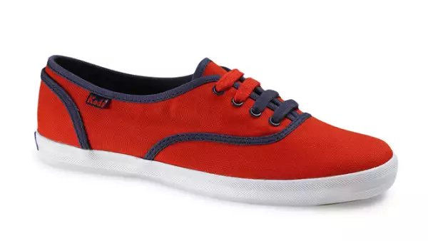 El Grupo Dicanco entre el 2000 y 2003 logra comercializar en el país los enis para dama, Keds.