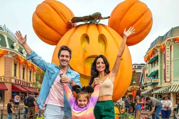 aislin-derbez-mauricio-ochmann-kailani