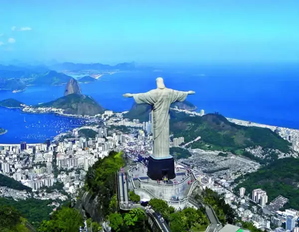 El Cristo, el monte de Pan de Azúcar y el flea market, no pueden faltar en tu visita; también debes incluir en el itinerario el flea market de la colonia Baixo Gavea.