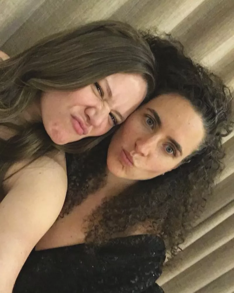 Joy Huerta y Diana Atri