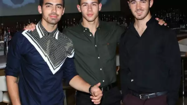 Mediante un emotivo mensaje dedicado a sus seguidores, Nick, Kevin y Joe agradecieron el gran apoyo recibido durante su carrera.