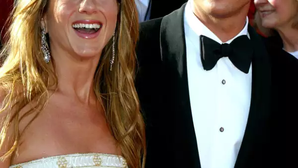 Brad Pitt puso celoso a Justin Theroux con su regalo de bodas para Jennifer Aniston. Tenemos que contarles también cómo vivimos el shooting de portada con Inés Gomez Mont y sus hijos, y mucho más.