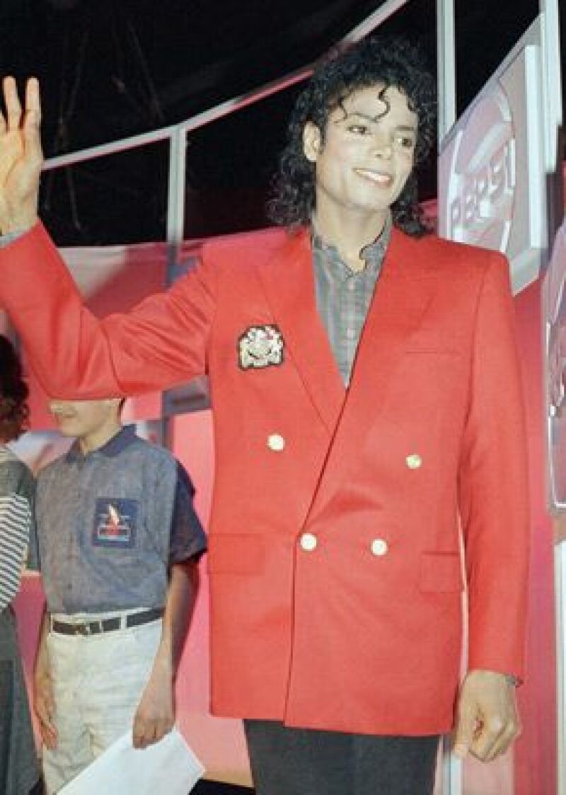 Un oficial de la policía dijo el viernes que se encontraron restos del poderoso sedante Diprivan, que es muy raro recetar para uso privado, en la casa que alquilaba Michael Jackson