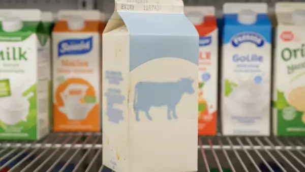 Profeco analizó marcas de leche en México y esta es la única que reprobó (y la venden solo en Tiendas 3B)