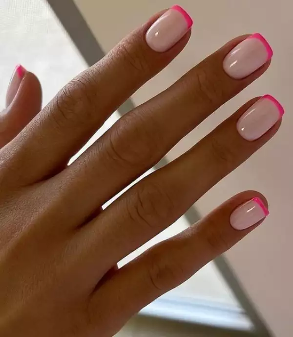 Uñas rosas estilo french