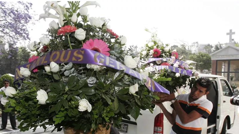 En el Panteón Francés se realizan preparativos para el entierro de Paulette