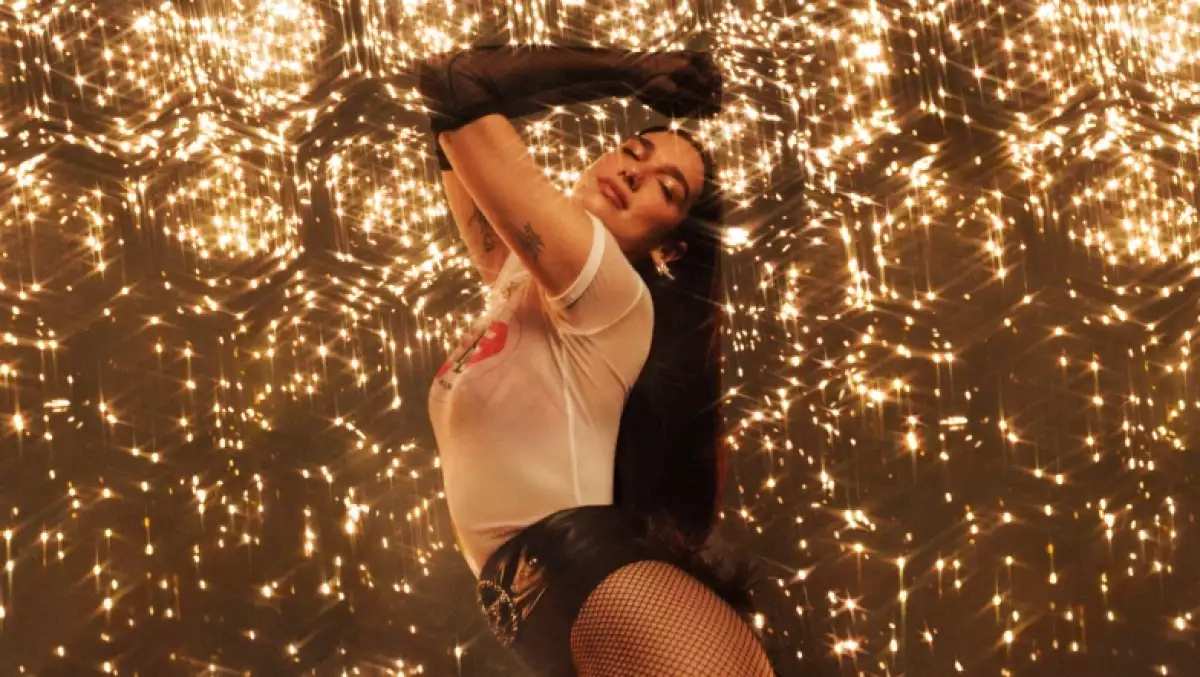 Con ritmo y sabor, la taquería “La Dua” hace honor a la cantante y recibe a cientos de fans