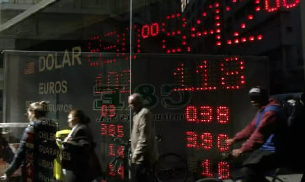 El peso argentino registró la semana pasada una devaluación del 26.55%. (Foto: Reuters)