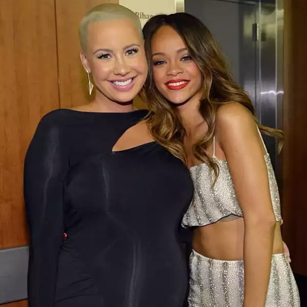 Con su amiga Amber Rose, quien recientemente se convirtió en mamá.