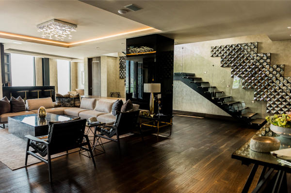 penthouse monterrey escaleras