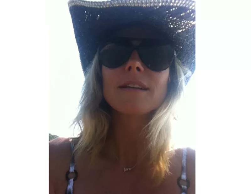 La hermosa modelo alemana compartió con todos sus seguidores un par de fotografías donde se le ve una espectacular figura.