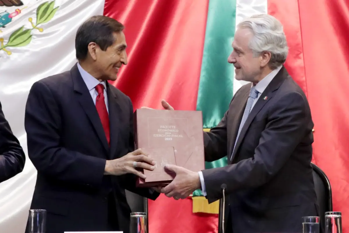 Entrega de paquete económico a los diputados