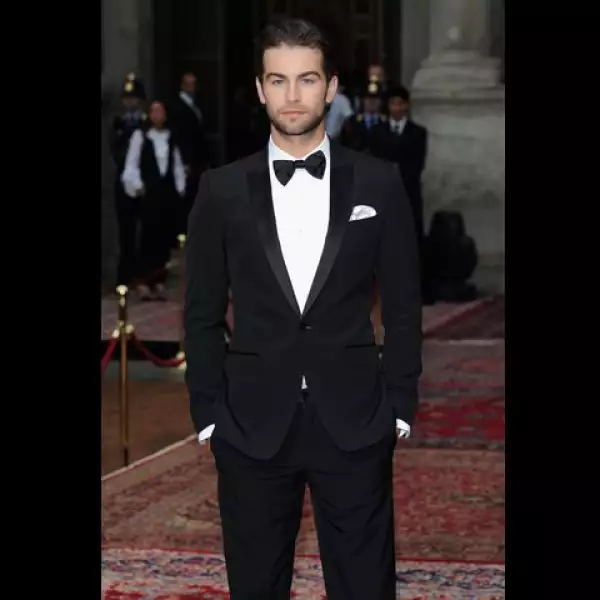 El actor que protagoniza a Nate en la serie Gossip Girl, se veia muy elegante y también estuvo invitado a la fiesta VIP.