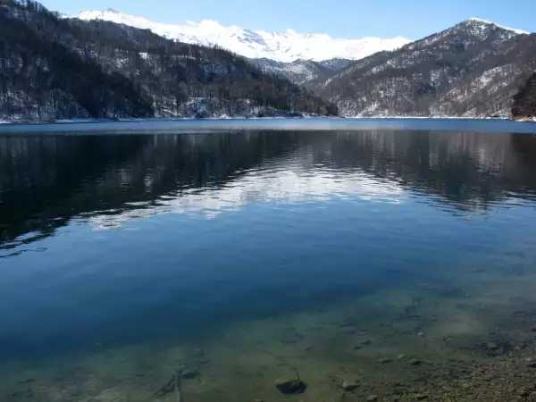 Maravíllate en el lago Goygol