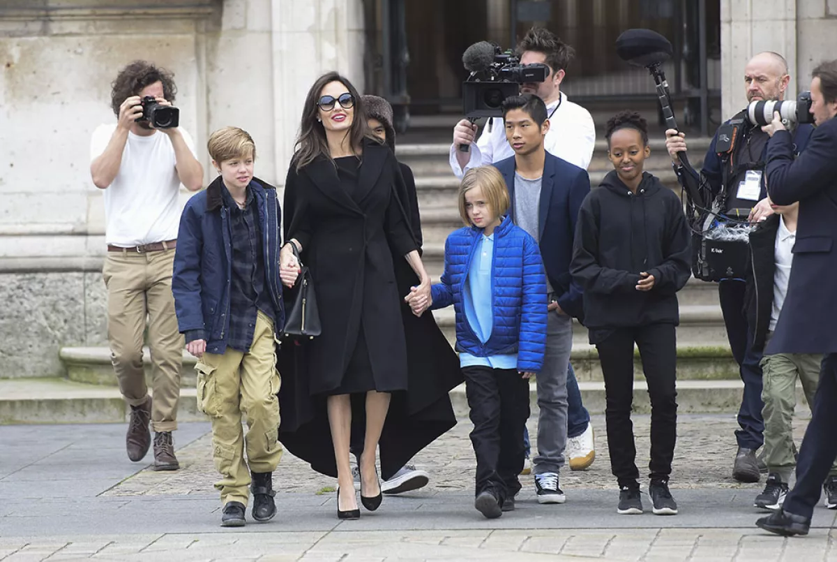 Angelina Jolie y sus hijos 