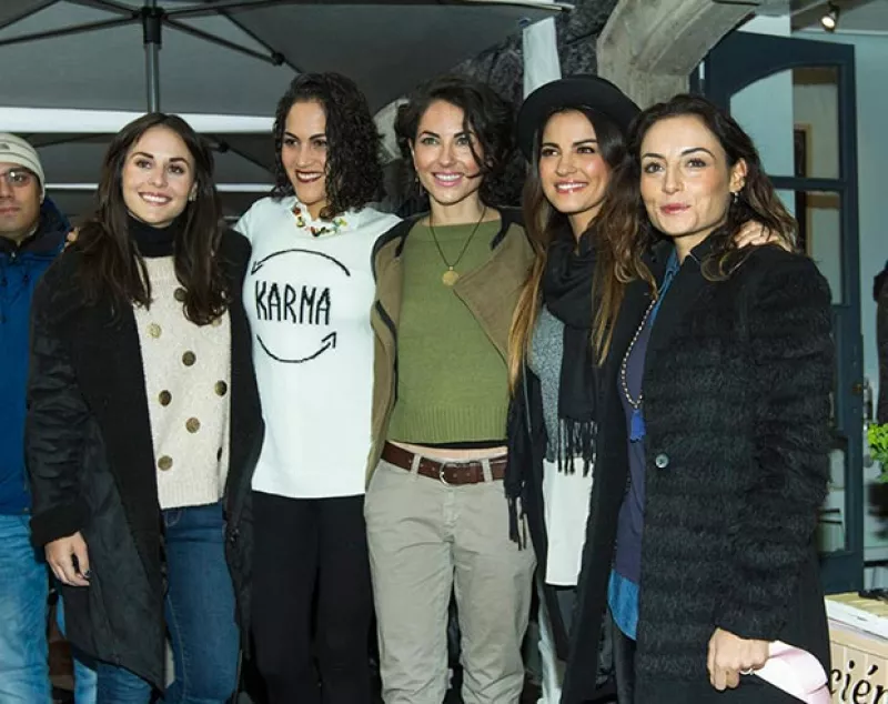 Ayer la actriz inauguró Milkella, un novedoso concepto de postres; junto a ella estuvieron sus mejores amigas y su esposo Luis Ernesto Franco.