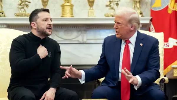 El presidente de Estados Unidos, Donald Trump, y el presidente de Ucrania, Volodymyr Zelensky, se reúnen en el Despacho Oval de la Casa Blanca en Washington, DC, el 28 de febrero de 2025.