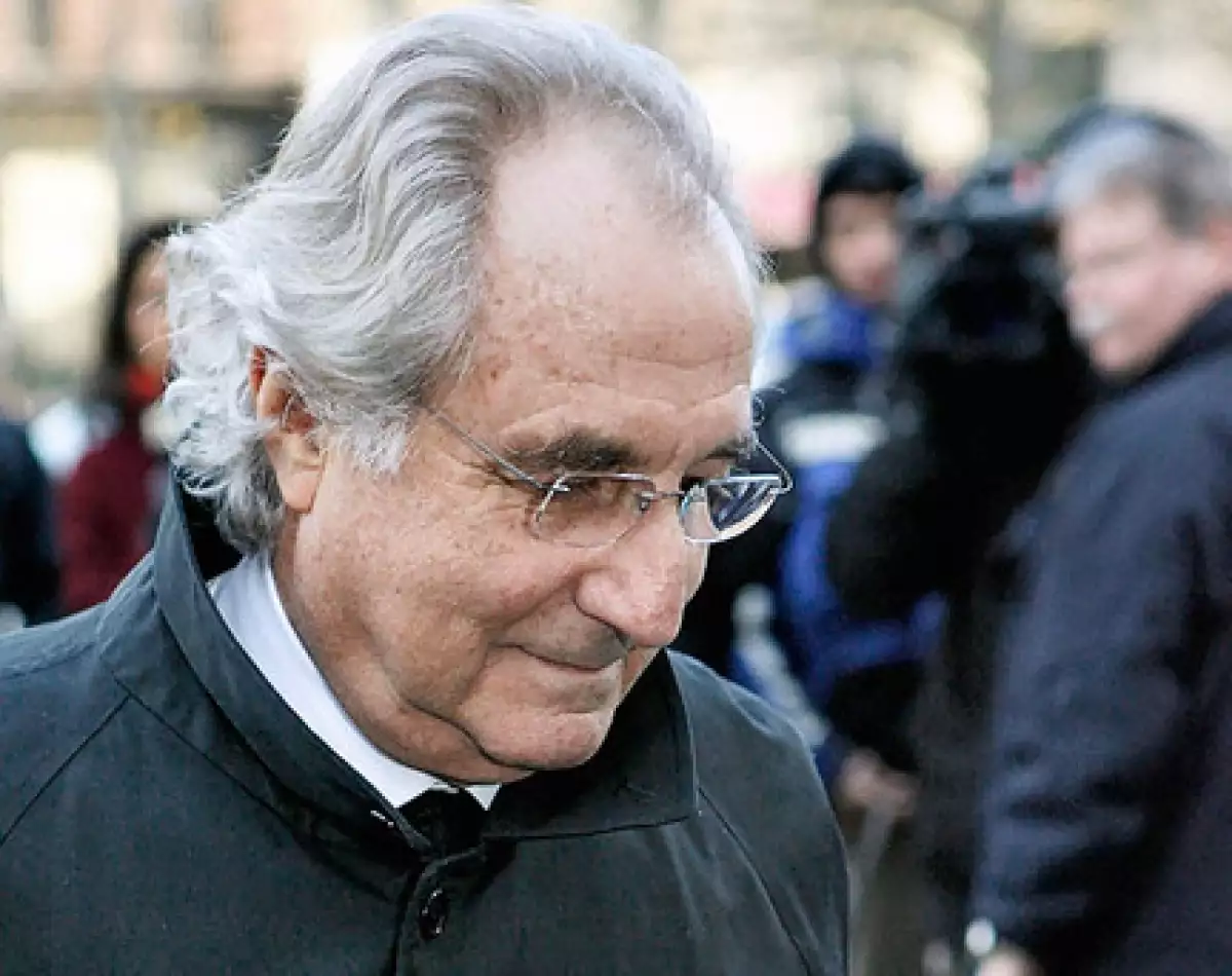Madoff, de 72 años, cumple una sentencia de 150 años tras declararse culpable en marzo del 2009. Foto (AP)