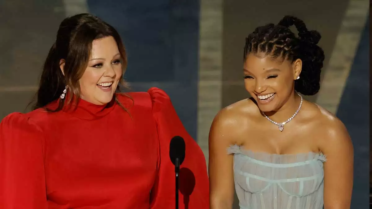 melisa-mccarthy-halle-bailey-sirenita-oscar.jpg