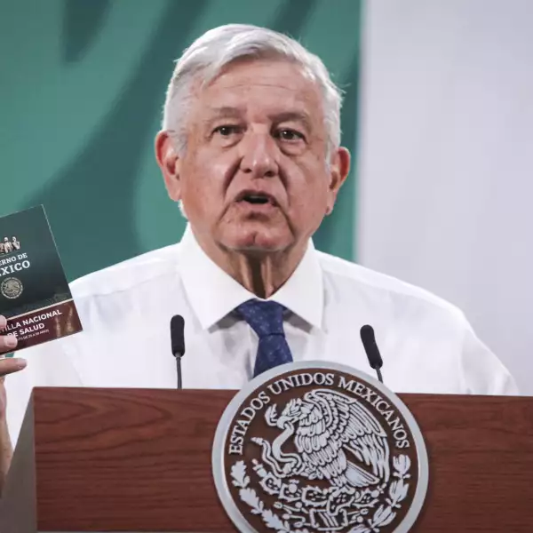 Andrés Manuel  recibió la primer dosis de la vacuna Astra-Zeneca en Palacio Nacional.