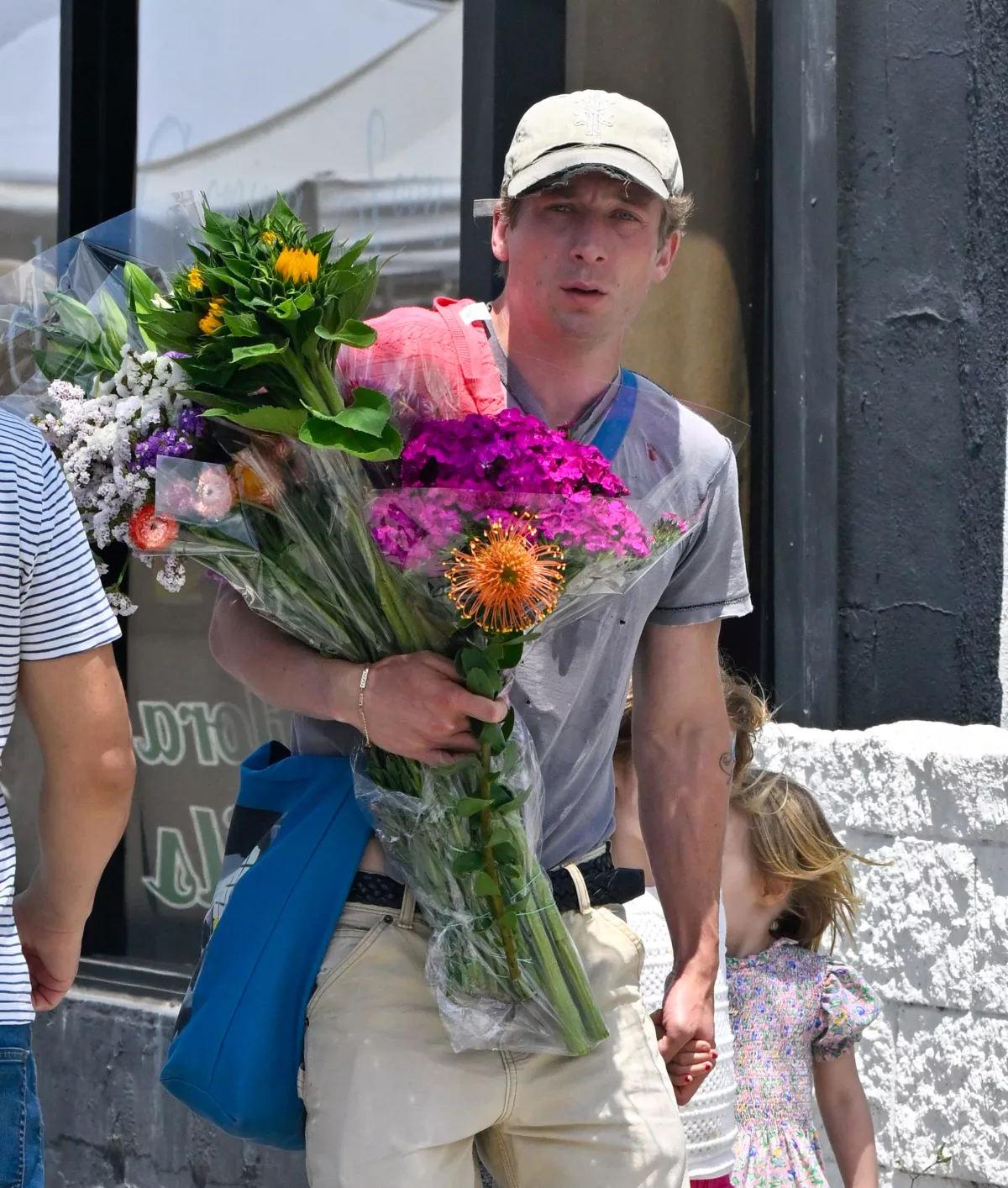 jeremy-allen-white-flores