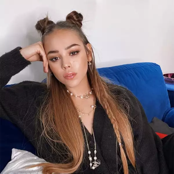 danna-paola-collar-chanel-1