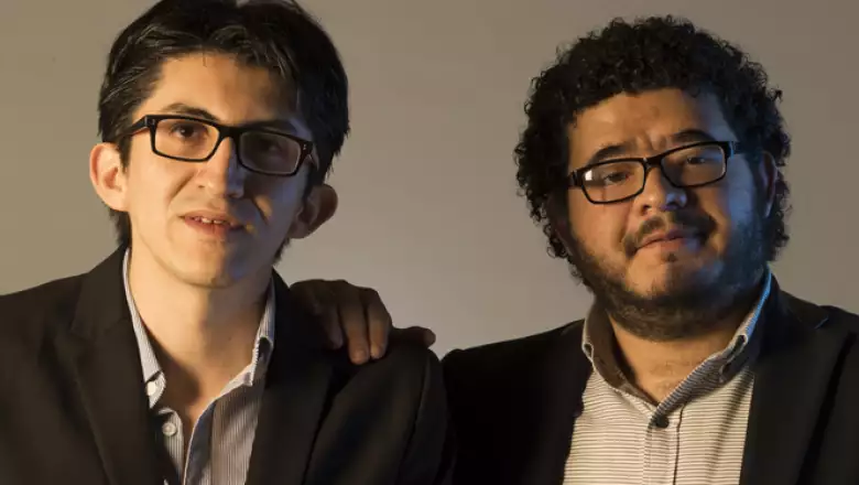 Guillermo Guadarrana y Rodrigo Ramírez desarrollaron la plataforma que notifica sobre eventualidades, horarios viales, asesoría legal e información sobre impuestos de los automóviles.