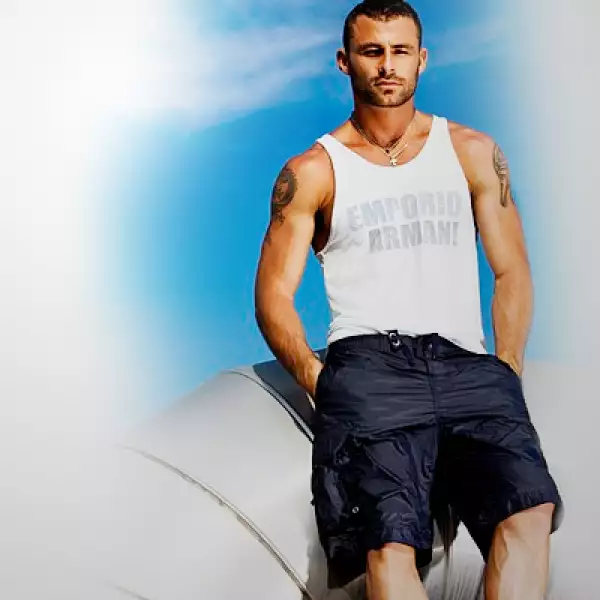 Puedes combinar tu ‘outfit’ con una camiseta de algodón, sin perder el estilo.