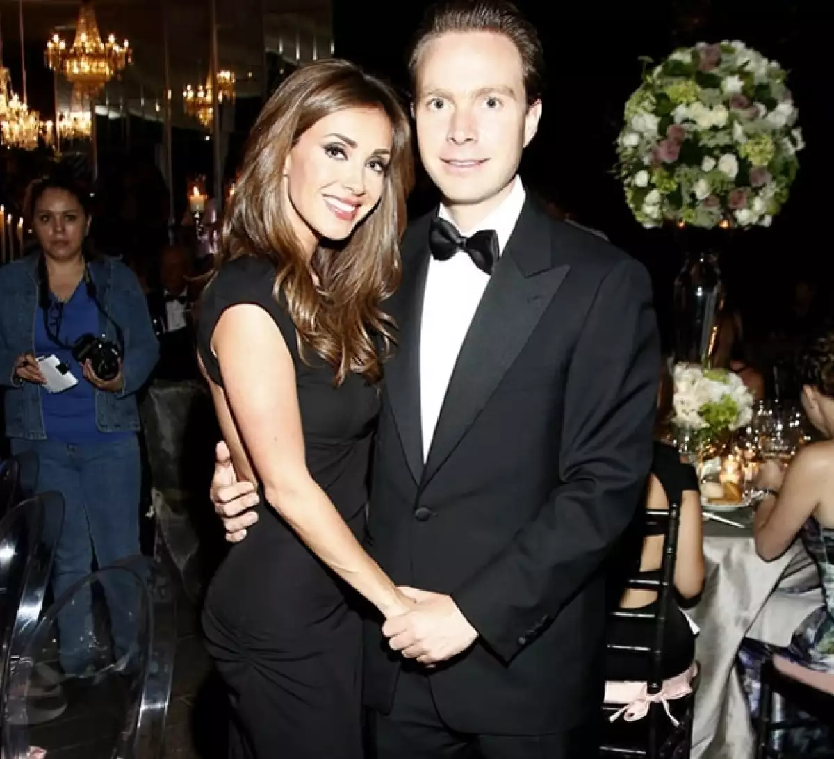Aunque la actriz había dicho que aún no tenía fecha para su boda, se afirmó que será abril cuando acuda al altar con Manuel Velasco.