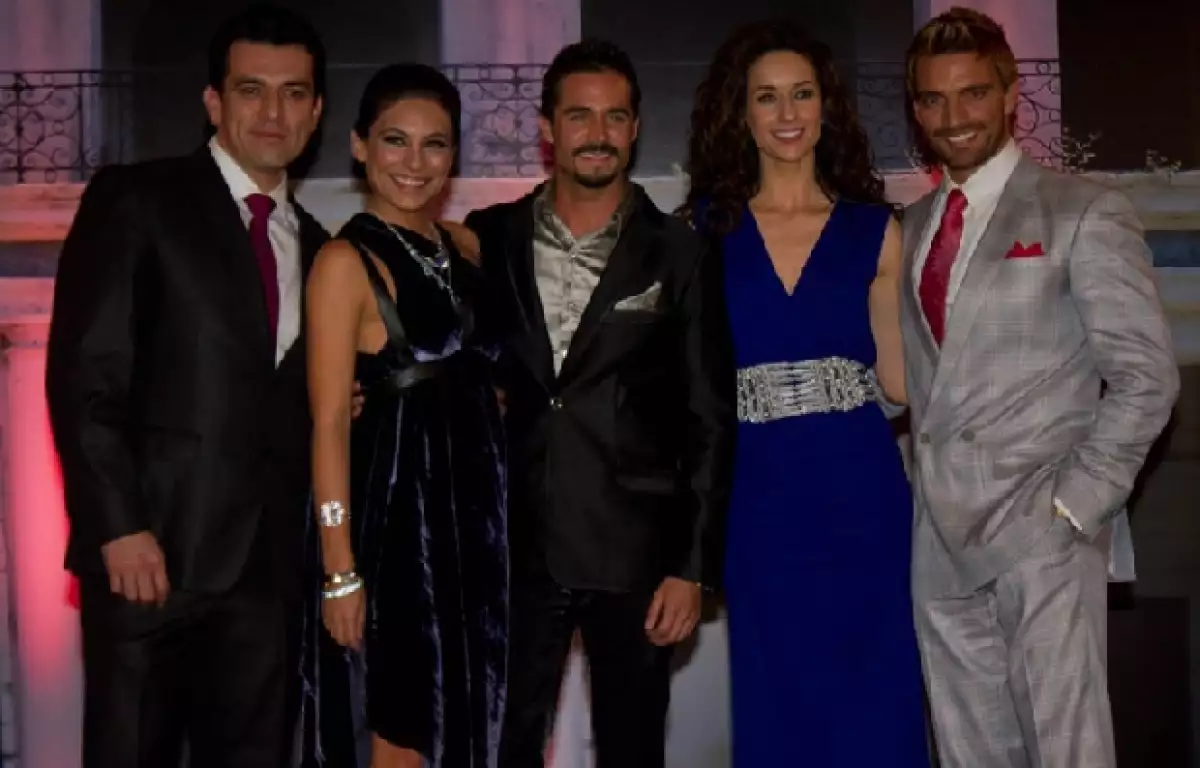 Jorge Salinas, Ana Brenda Contreras, Jose Ron, Susana Gonzalez y Julian Gil.