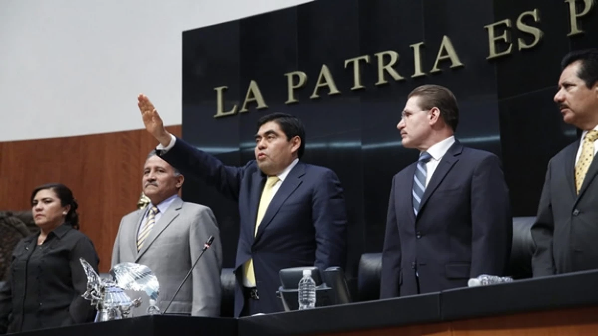Miguel Barbosa toma protesta como presidente de la Mesa Directiva del Senado de la República