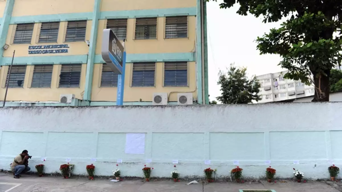 flores en la escuela Tasso da Silveira
