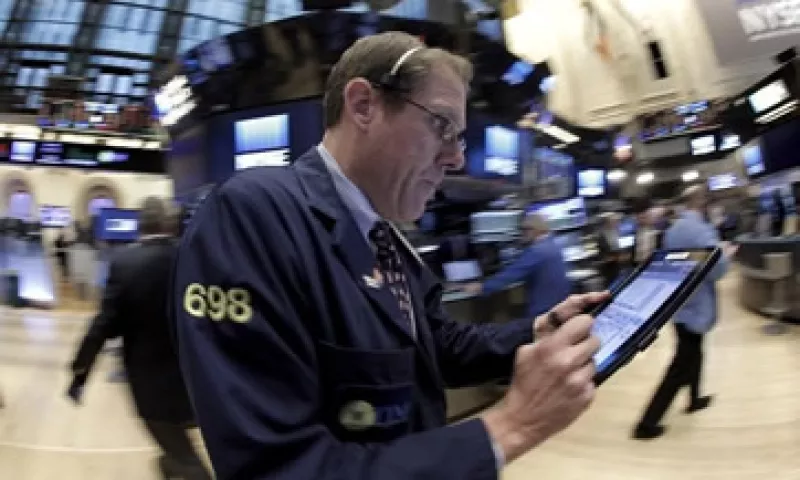 El S&P 500 baja 0.55%, a 1,907 unidades. (Foto: Reuters )