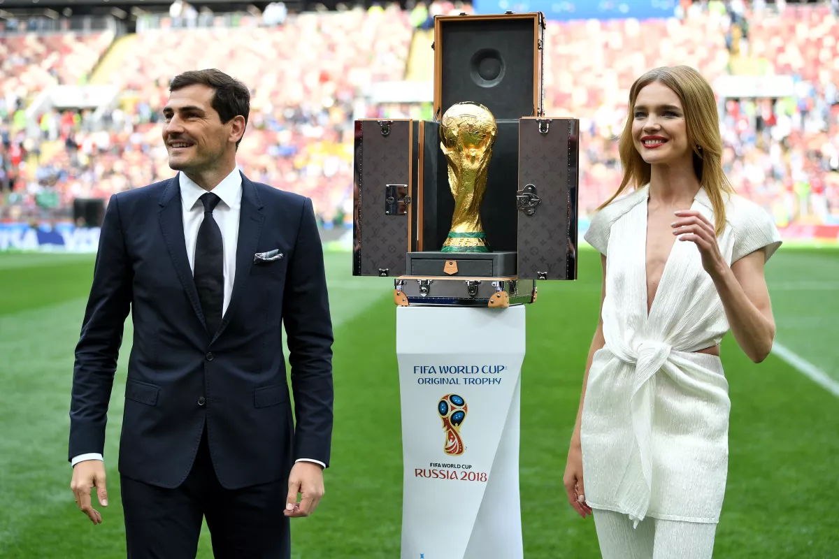 Natalia Vodianova e Iker Casillas FIFA LV