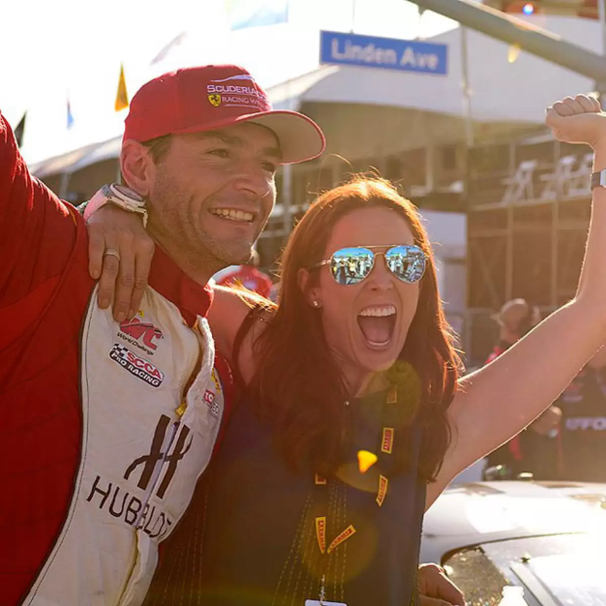 Más felices que nunca, la pareja presumió la victoria de Martín, quien ganó la competencia en Pirelli World Challenge.