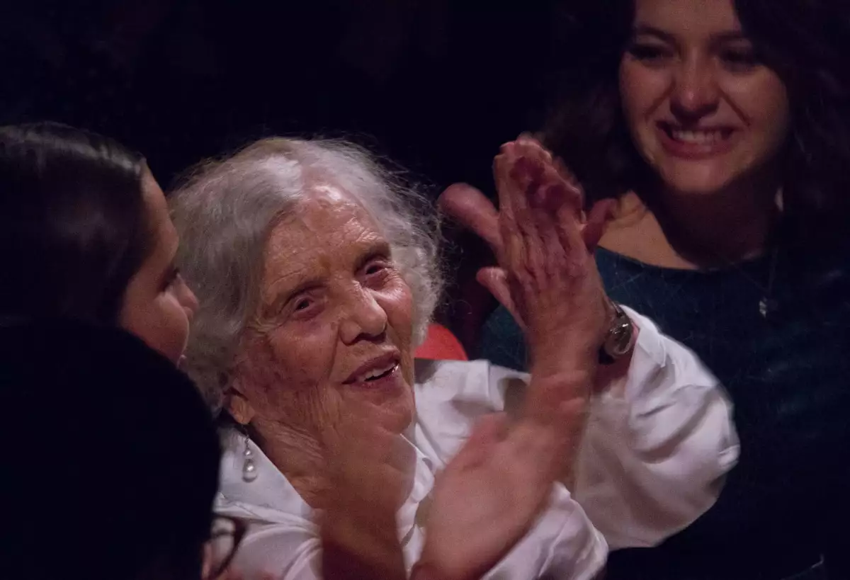 La escritora y periodista Elena Poniatowska, celebró su cumpleaños 90 durante el "Homenaje Elenisisima", realizado en el Palacio de Bellas Artes
