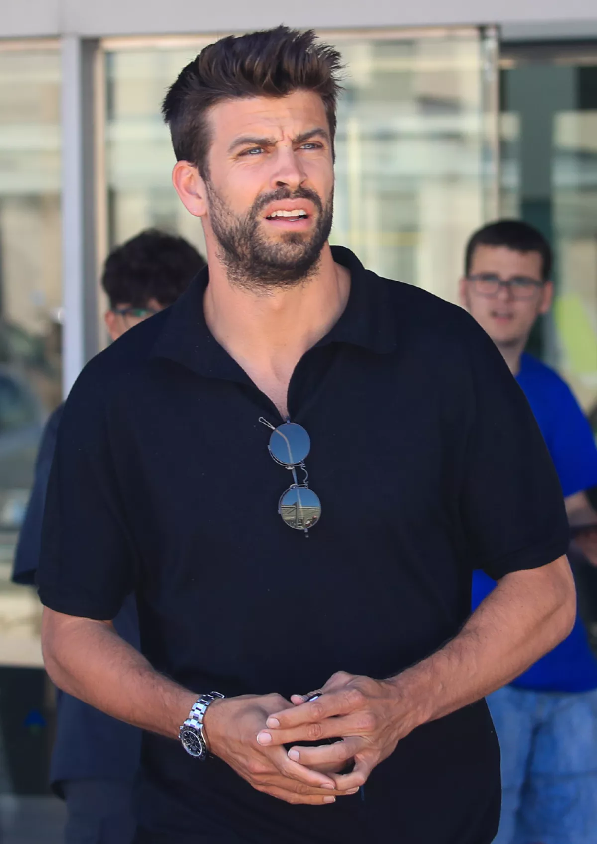 Gerard Piqué regresa solo a Barcelona