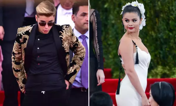 El cantante no pudo evitar demostrar lo impresionado que quedó con el look de Selena en la Met Gala, donde ella lo ignoró completamente al igual que a Kendall.