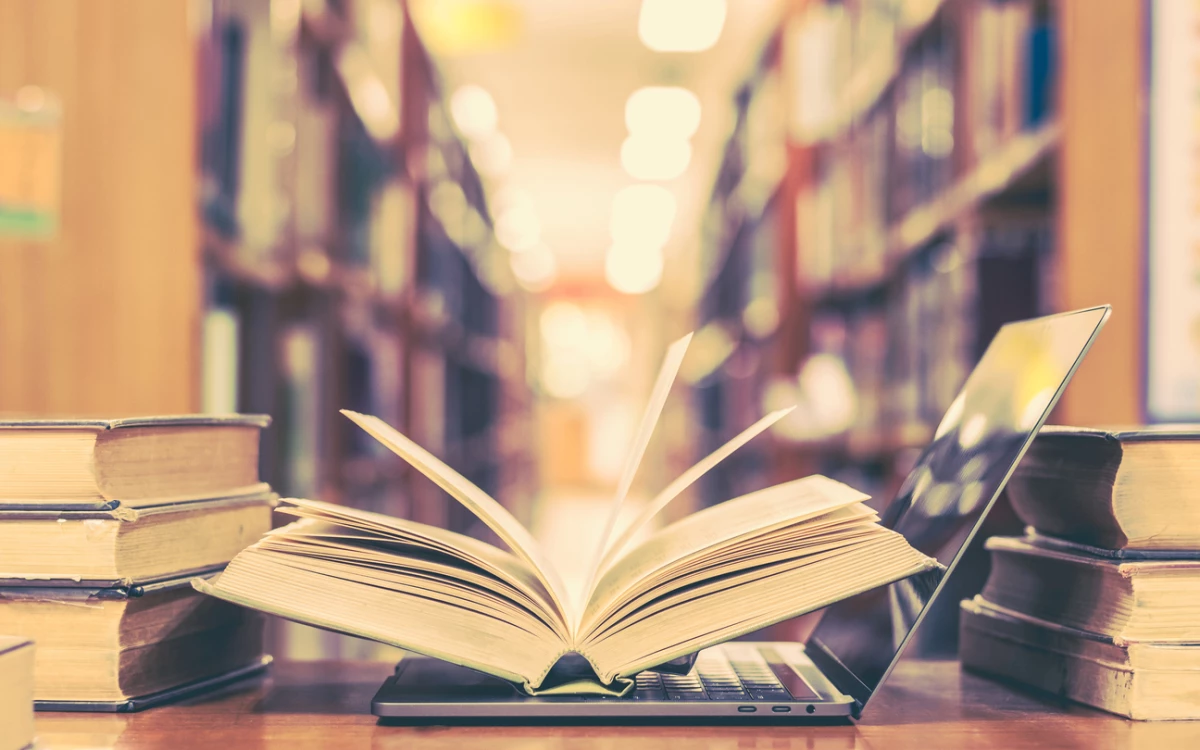 Biblioteca vs. libros digitales